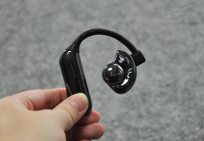 艾米尼蓝牙耳机红灯不灭
