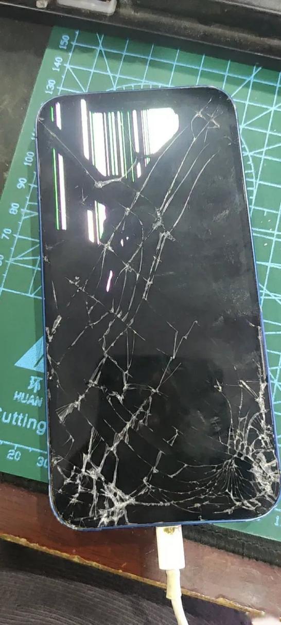 手机掉地上摔一下没事吧游戏截图